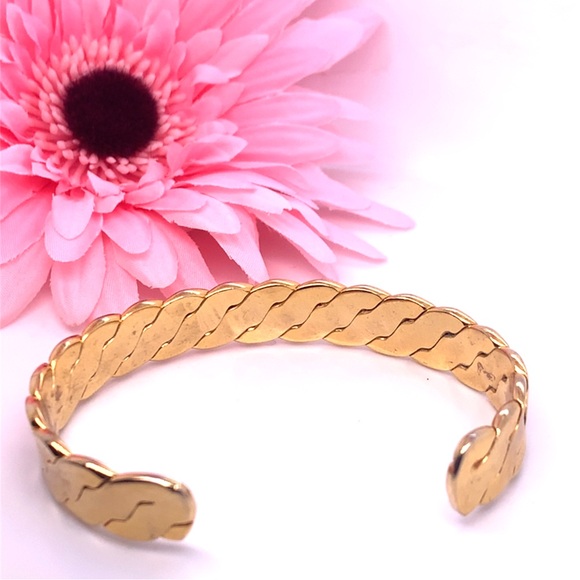 Elegant Gold-Tone Cuff - Picture 2 of 4